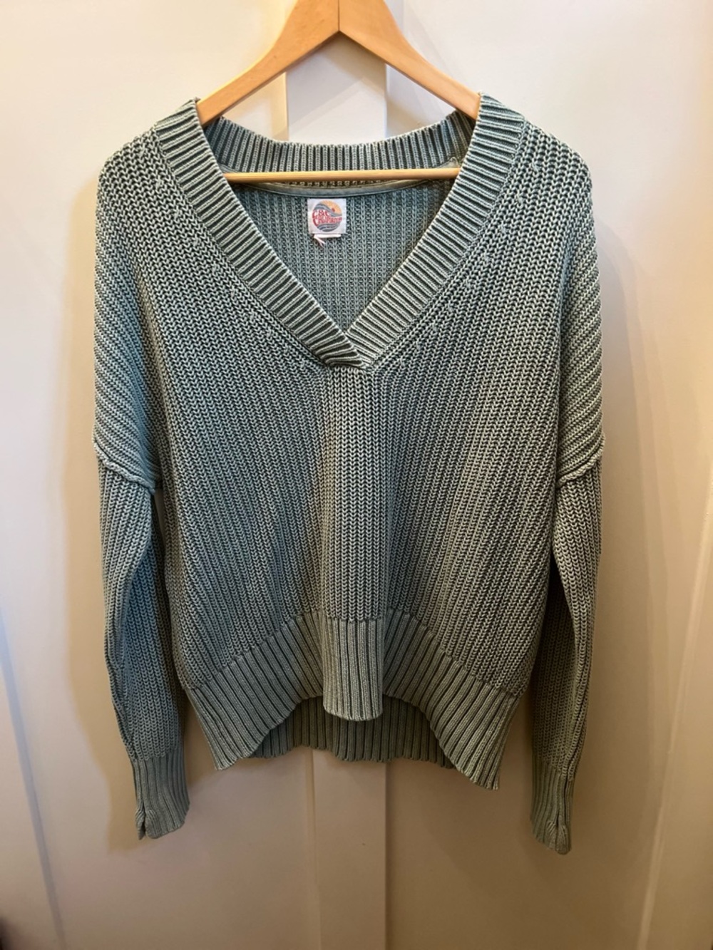 C&C California Chunky Knit V-Neck Sweater Sage Green Relaxed Fit Hi-Low Hem Med
